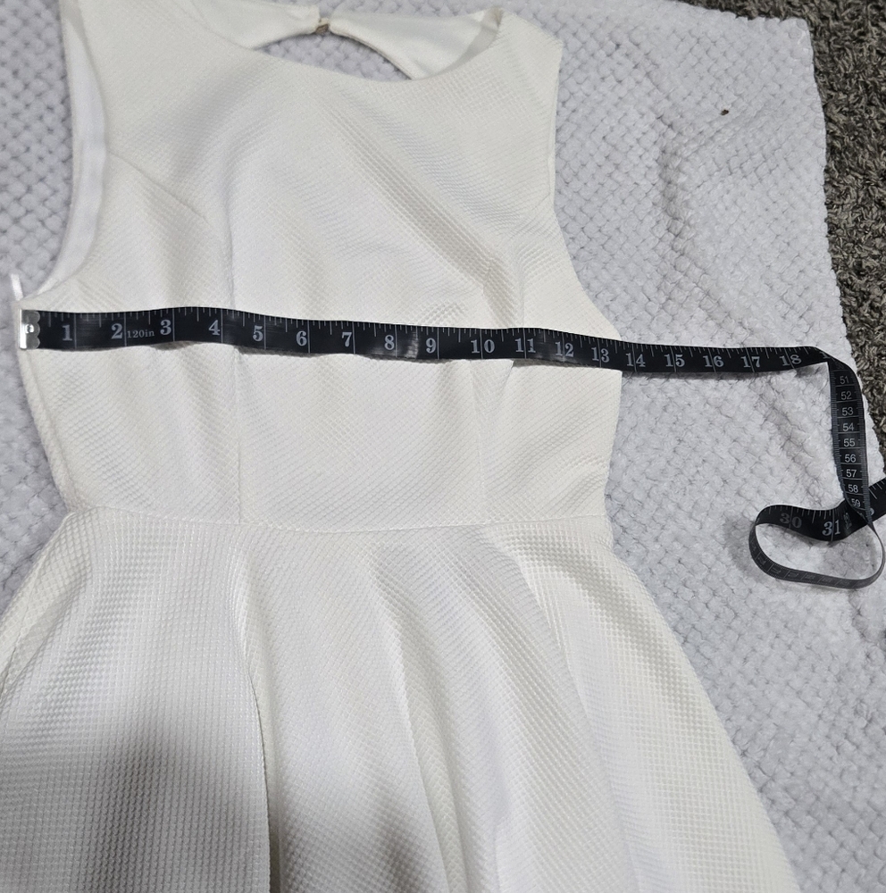 Elegant White Sleeveless Mini Dress - Picture 5 of 9